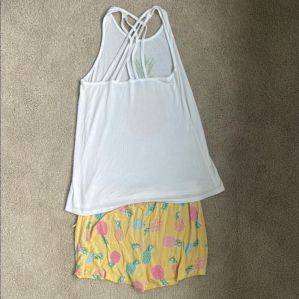Lucy & Laurel White Pineapple Tank Top and Yellow Pineapple Shorts PJ Set, M - Picture 2 of 3